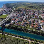 The House Next To The Canal ! Apartman *