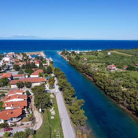 The House Next To The Canal ! דירה