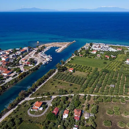The House Next To The Canal ! *