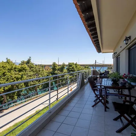 The House Next To The Canal ! * ניאה מודאניה