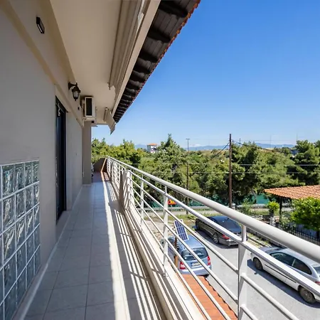 The House Next To The Canal ! דירה